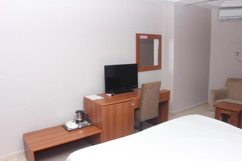 Grand Ibro Hotel Annex Ankuru Exterior photo